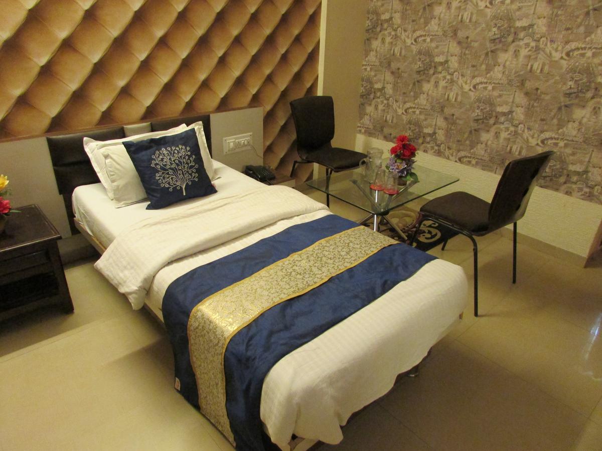 Hotel Neelkanth Residency Gandhinagar Eksteriør bilde