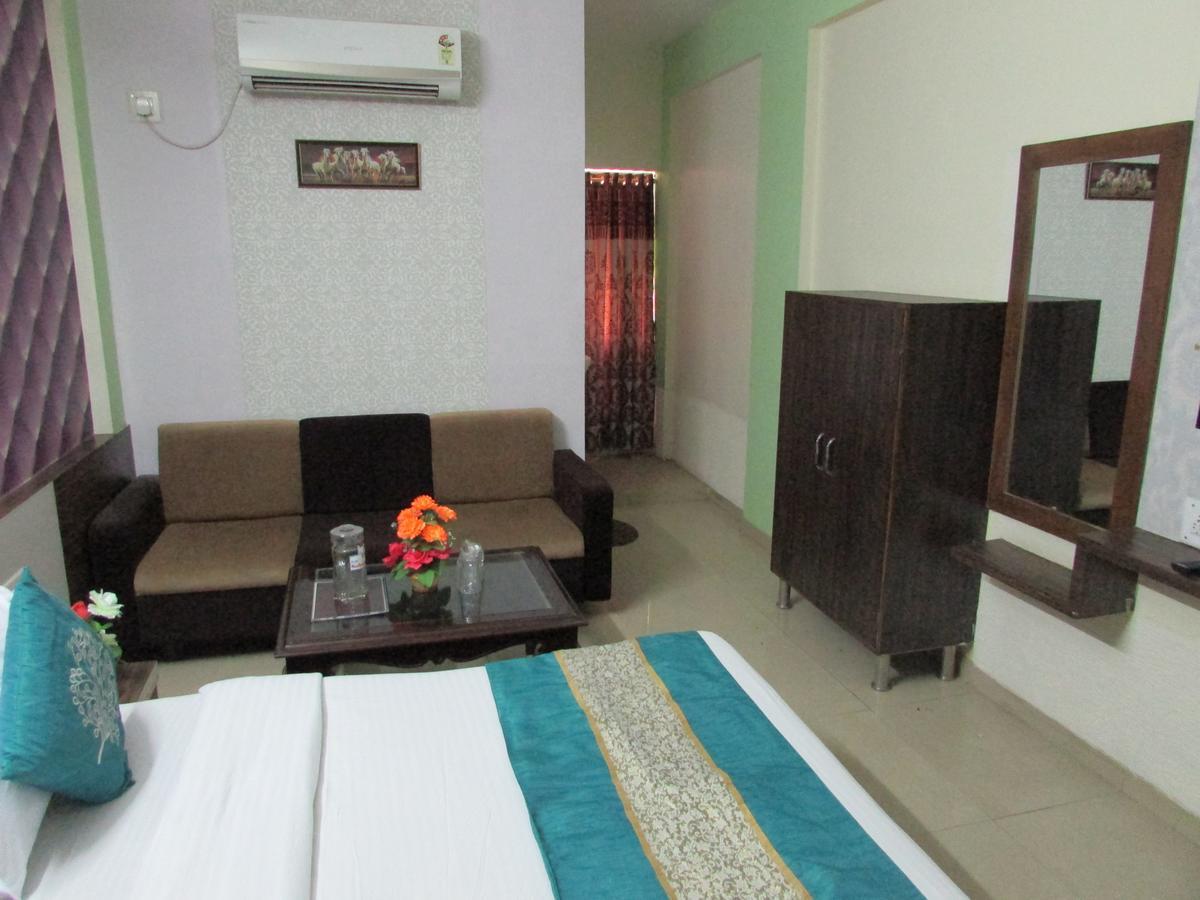 Hotel Neelkanth Residency Gandhinagar Eksteriør bilde
