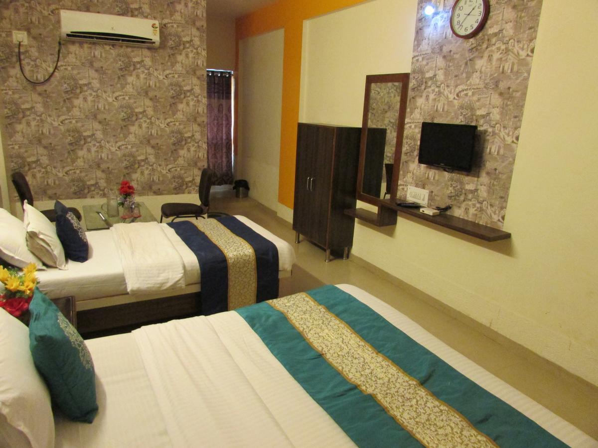 Hotel Neelkanth Residency Gandhinagar Eksteriør bilde